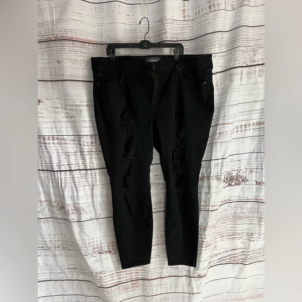 TORRID BOMBSHELL SKINNY PREMIUM STRETCH HIGH-RISE DESTRUCTED JEAN. Size 24R - Picture 2 of 11
